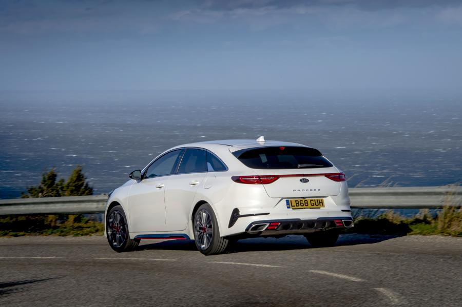  Kia ProCeed GT 2019 года  (фото 29 из 41)
